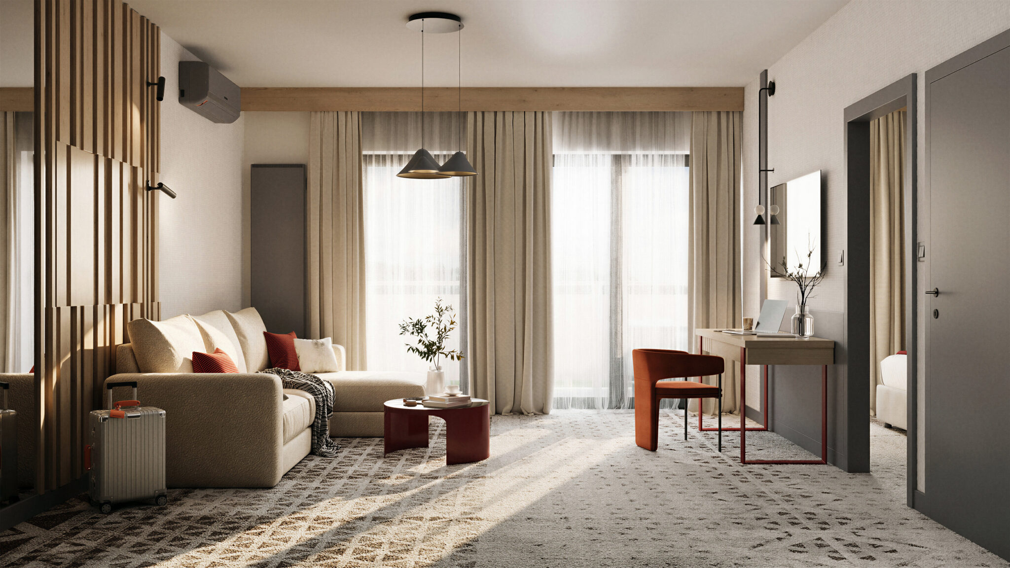 Beżowa sofa, stolik kawowy, biurko z fotelem i okna z jasnymi zasłonami we wnętrzu apartamentu w hotelu w Szklarskiej Porębie